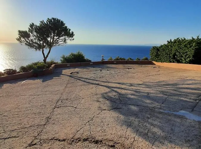 Villino Con Stupenda Vista Mare *